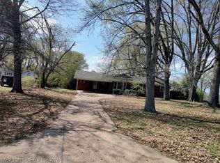 617 Spring Ave, Mulberry, AR 72947