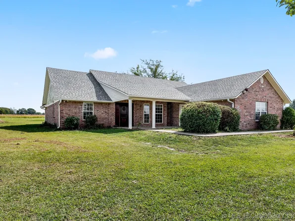 14302 N Skyline Dr, Okmulgee, OK 74447