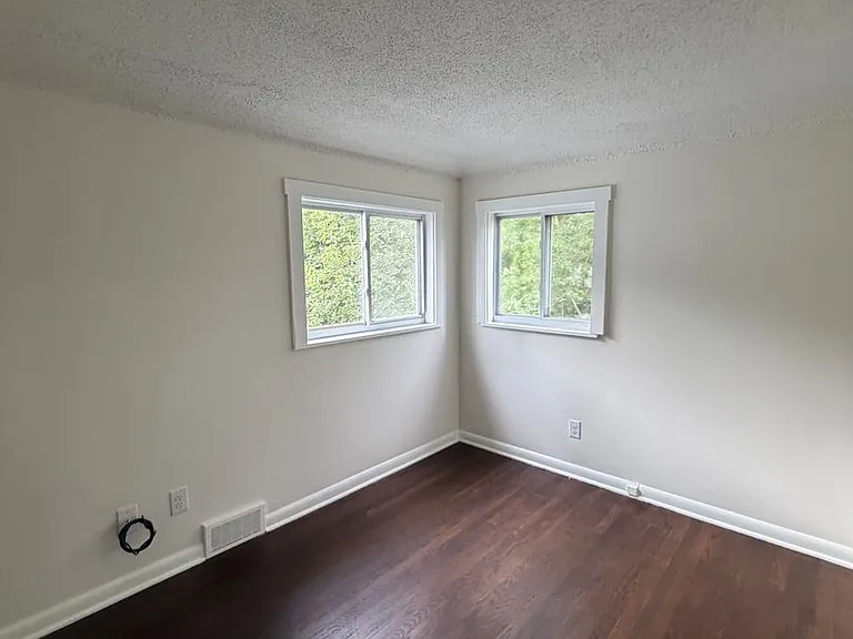 959 Racine Ave — Photo 11