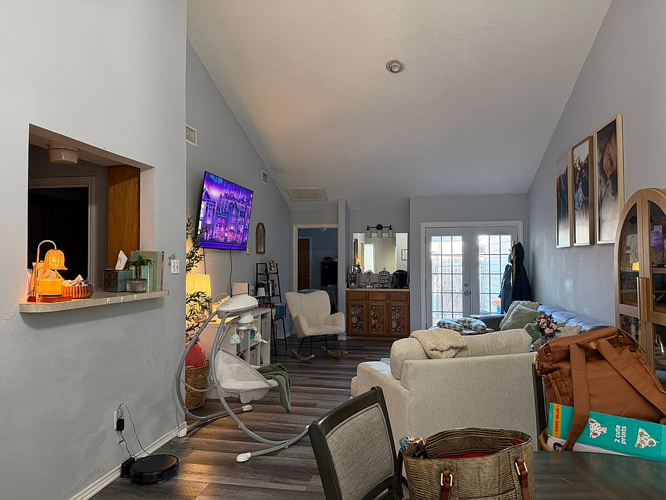 1st image of 524 Oakridge Dr