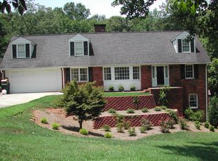 690 Starlight Ln, Sandy Springs, GA 30342