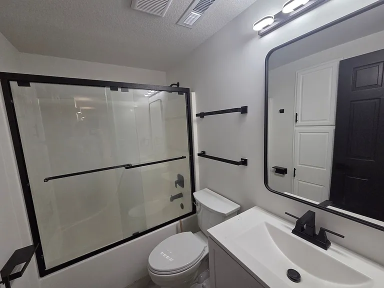 2301 Grant Ln — Photo 48