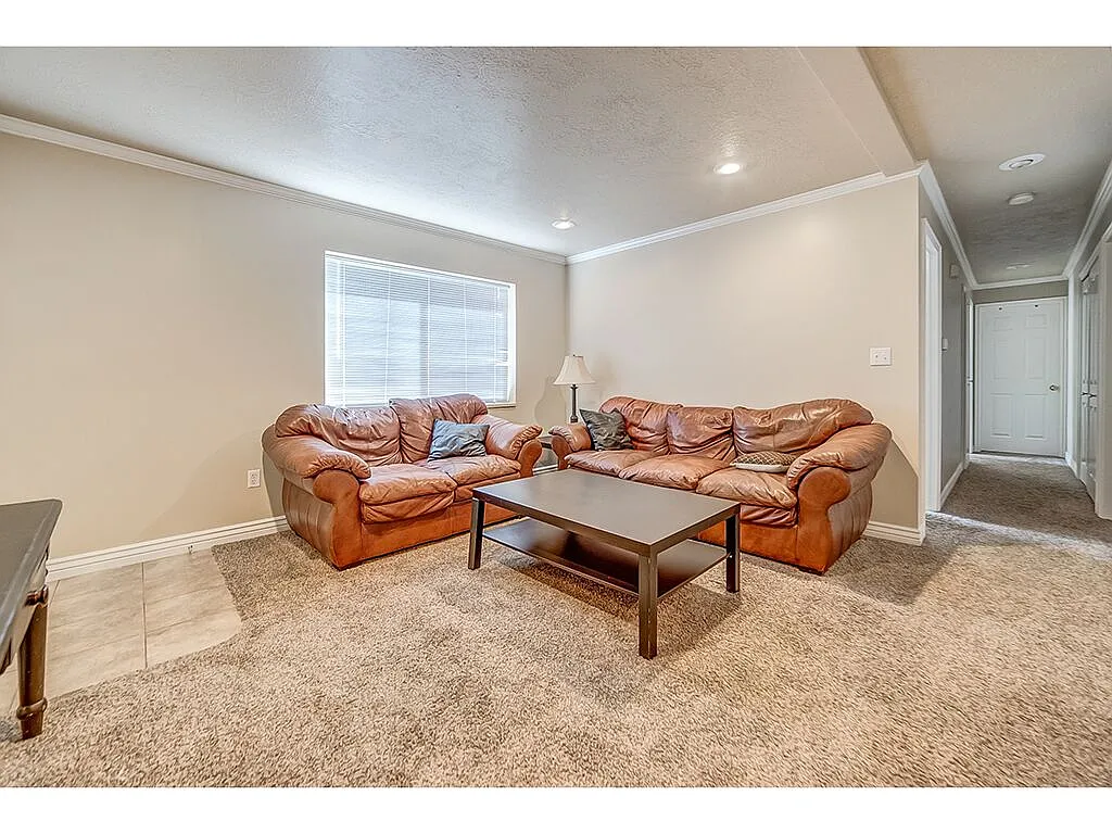 Building Photo - 1541 N Riverside Ave #14