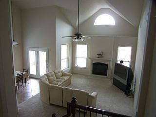 3rd image of 323 Holly Branch Ln