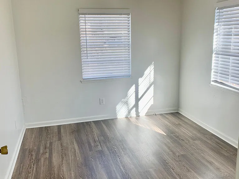 303 N Van Buren St — Photo 7