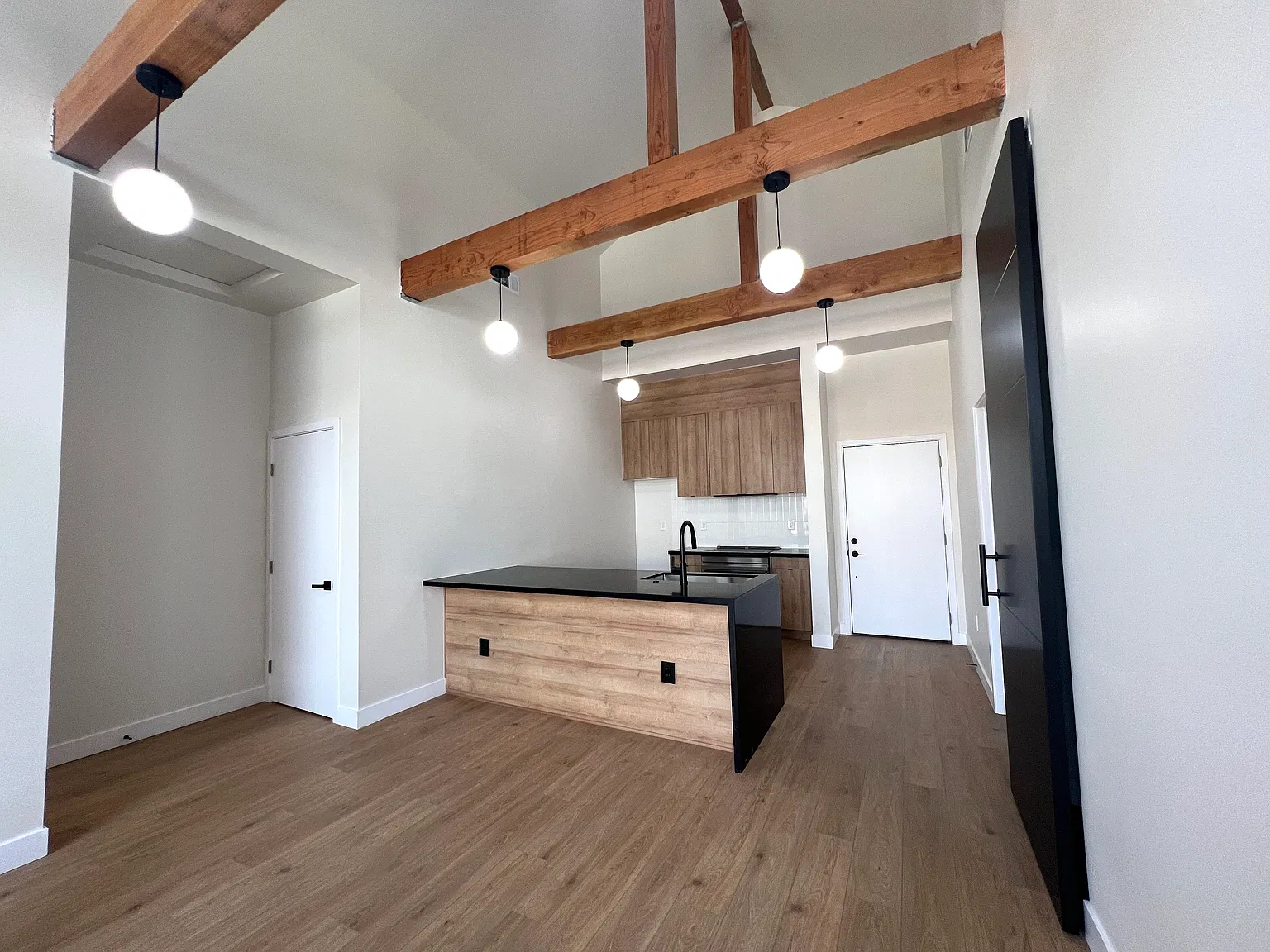 3 bed, 1193 sqft, $3,750 — Photo 4
