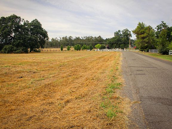 4th image of Majestic Oak Cir