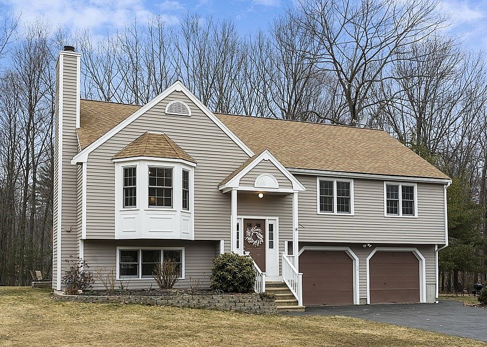 1st image of 8 Pheasant Hill Dr