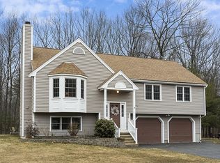 8 Pheasant Hill Dr, Shrewsbury, MA 01545