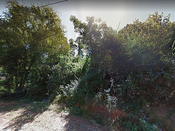4th image of 127 Lee Dr SE