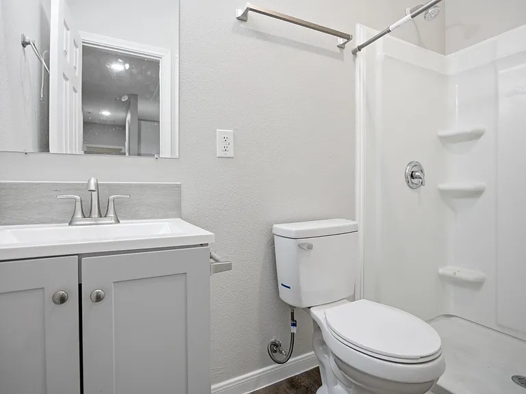 611 Carpenter Ave #201 — Photo 16
