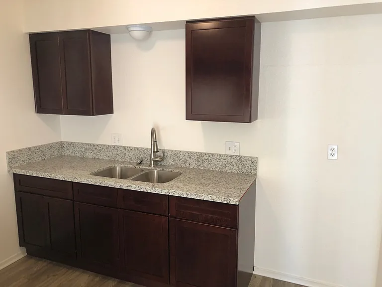1100 N Mooney Blvd — Photo 4