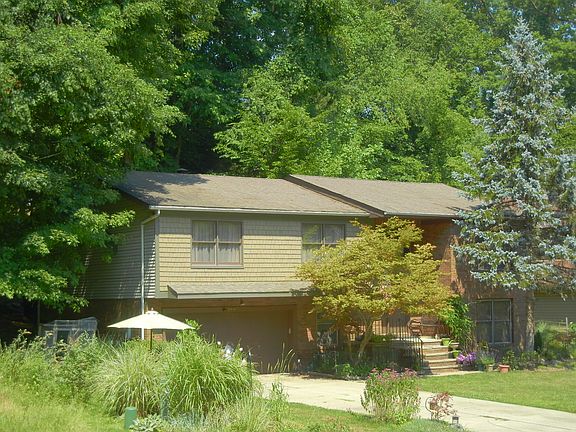 Easily maintained lot