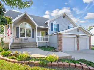 1628 NE Auburn Dr, Lees Summit, MO 64086