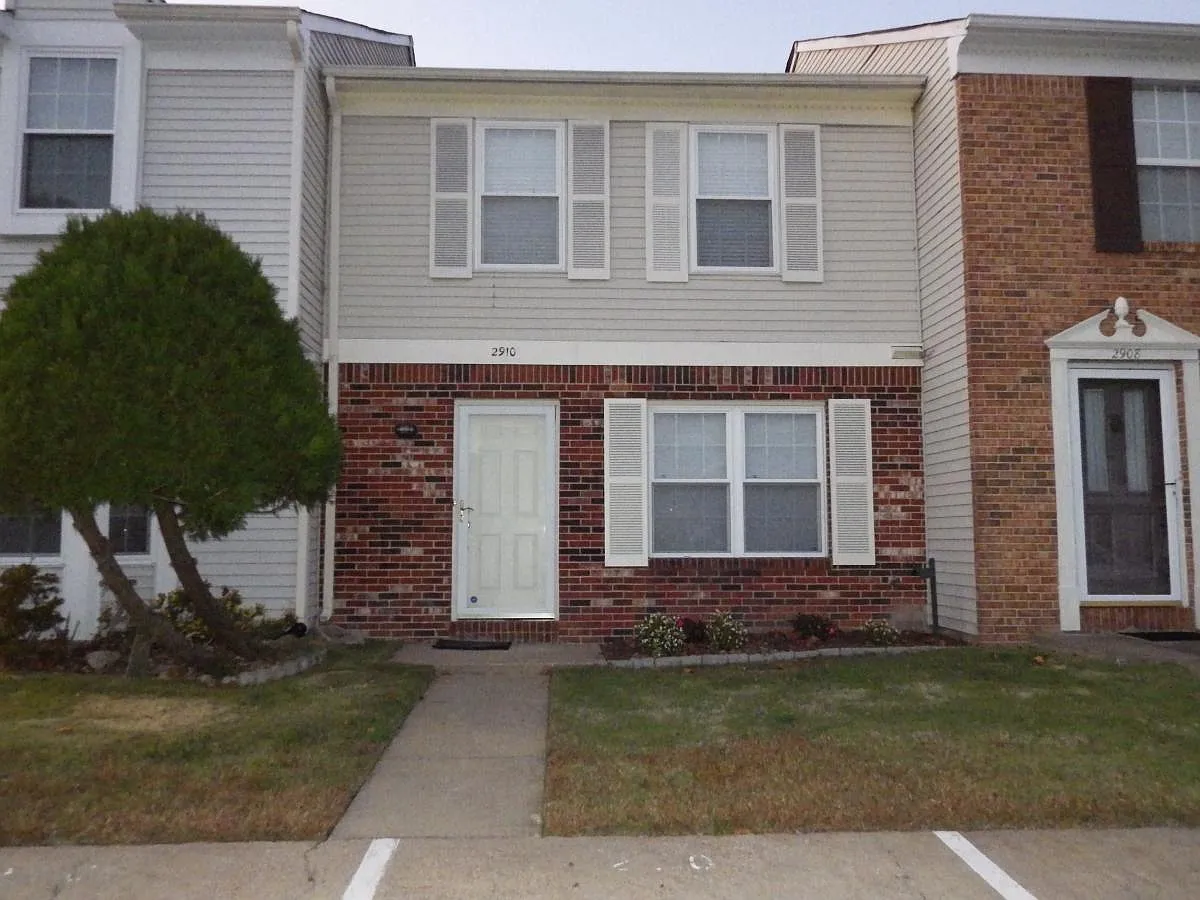 2 bed, 2.5 bath, 1312 sqft, $1,600 — Photo 1