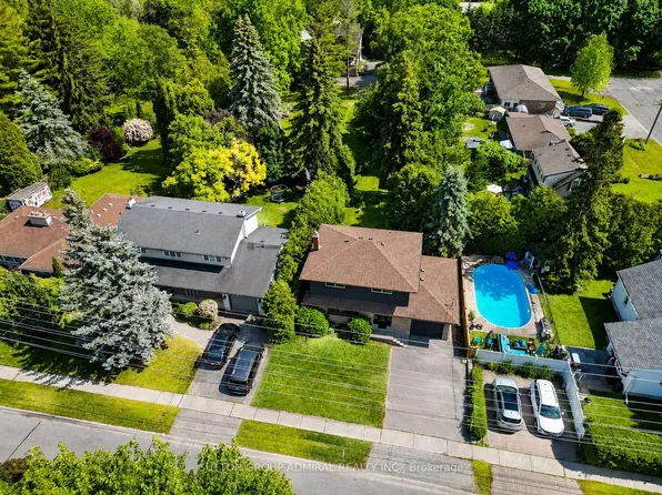 865 Regent Dr, Oshawa, ON L1G 1J2