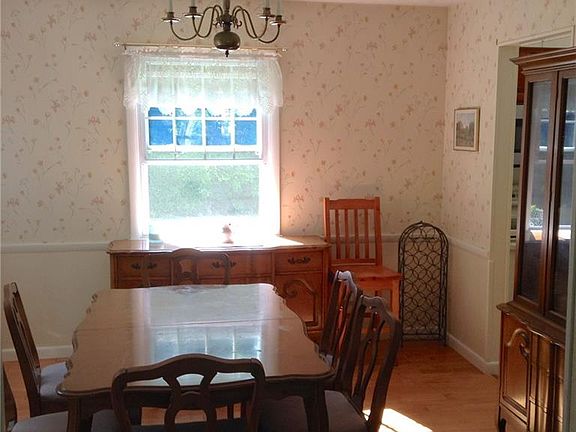 4th image of 4 Kimberly Dr