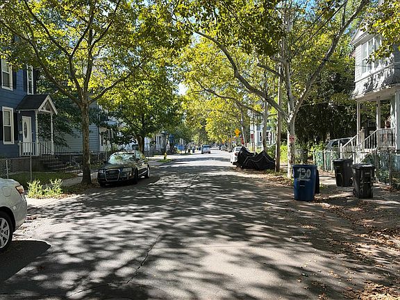 5th image of 137 Butler St