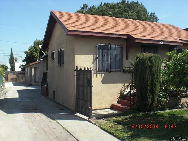 1st image of 905 W 73rd St