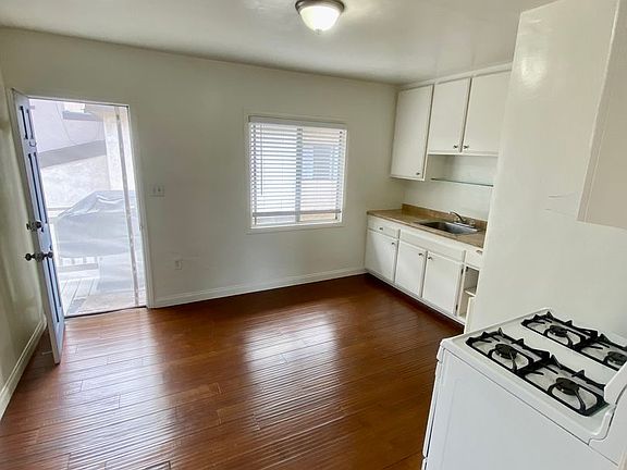 4th image of 4671 Westlawn Ave #4675