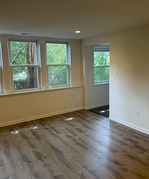 Poplar Ave — Photo 12
