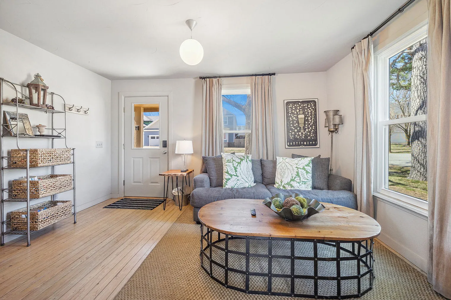 2 bed, 1.0 bath, 957 sqft, $3,235 — Photo 1