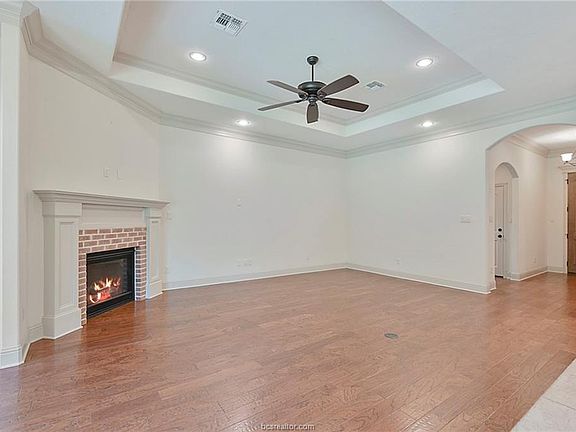 4th image of 15643 Long Creek Ln