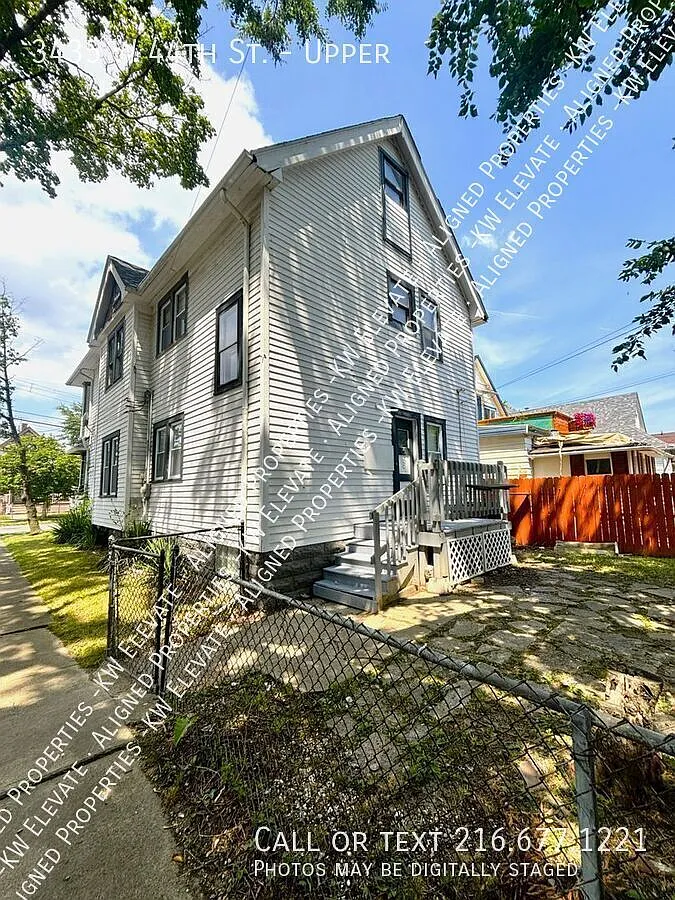 Upstairs Unit in Cleveland! — Photo 1