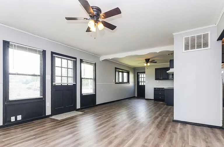 814 S Burnett Rd — Photo 4