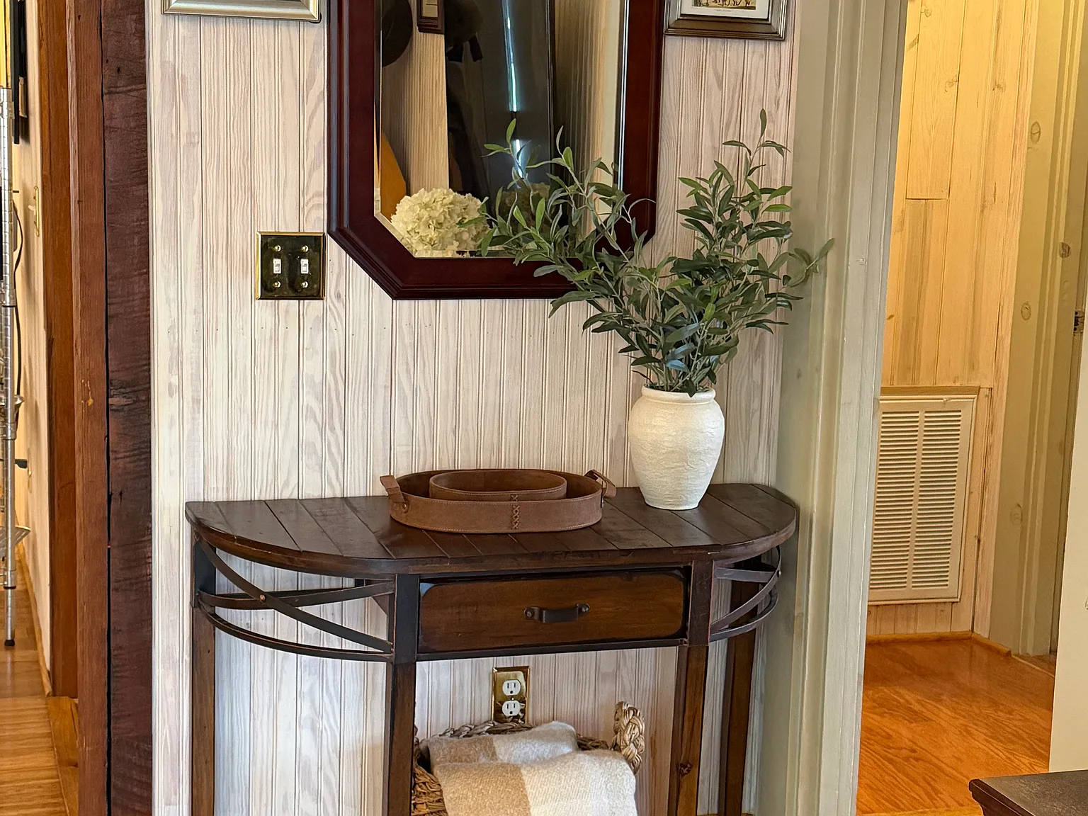 2 bed, 650 sqft, $1,950 — Photo 2