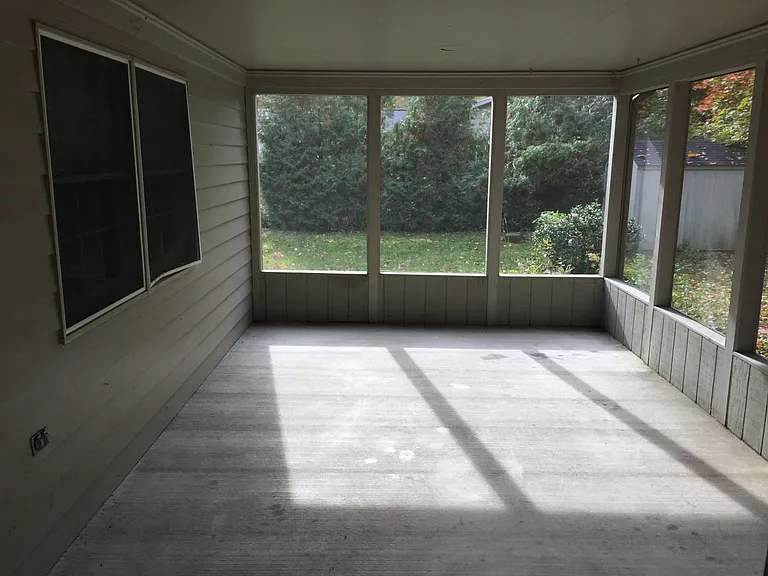 1311 Brentwood Dr — Photo 2