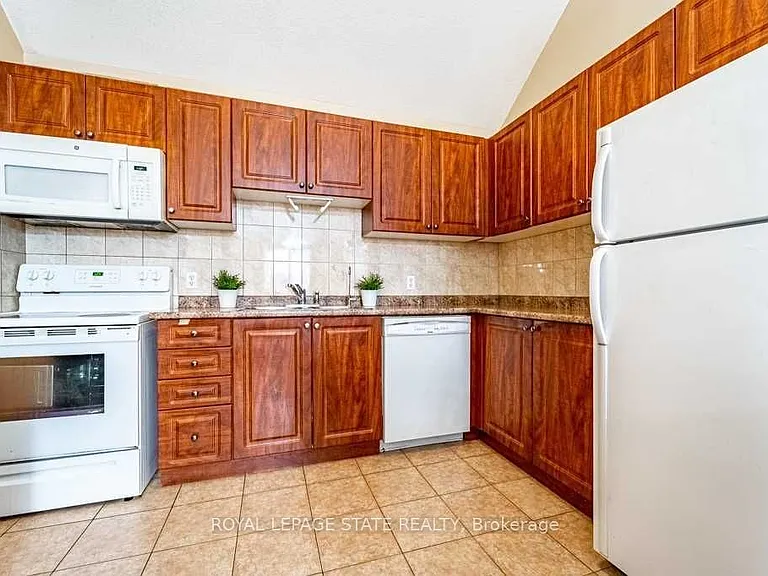 35 McKibbon Ave — Photo 6