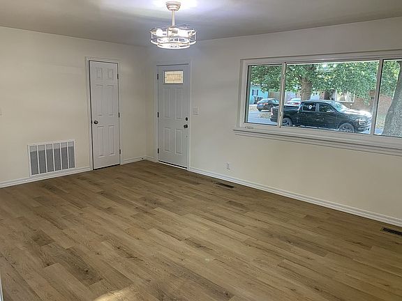 4th image of 603 Lawndale Dr