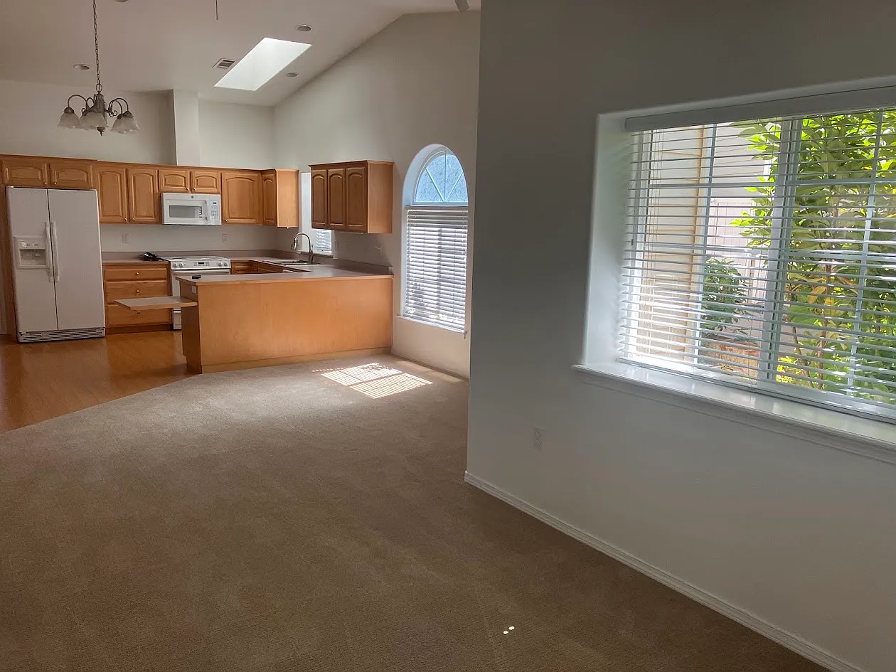 1248-3123 Southwest University Road - 1 — Photo 2