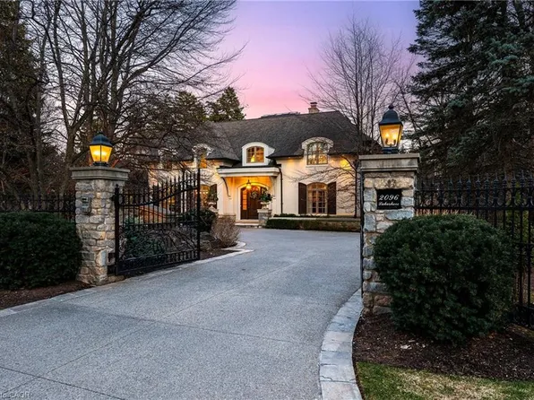 2096 Lakeshore Rd E, Oakville, ON L6J 1M3