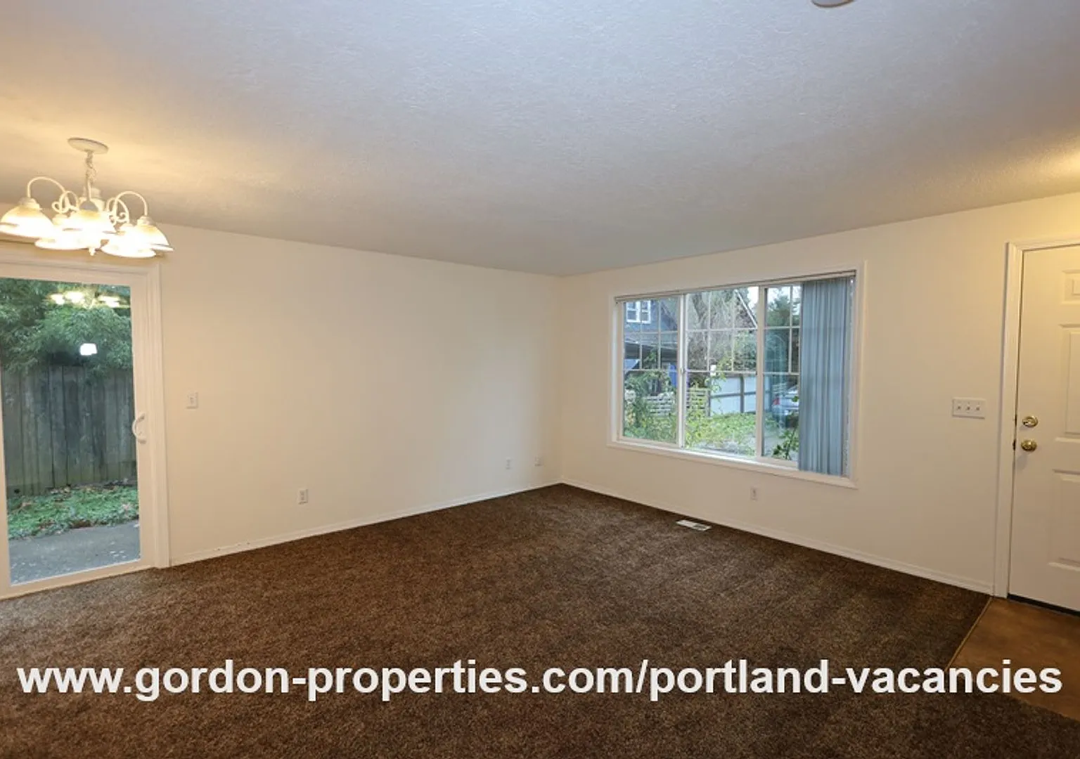 SE 73rd Ave - 3 bedroom townhouse in Mt Scott-Arleta neighborhood — Photo 3