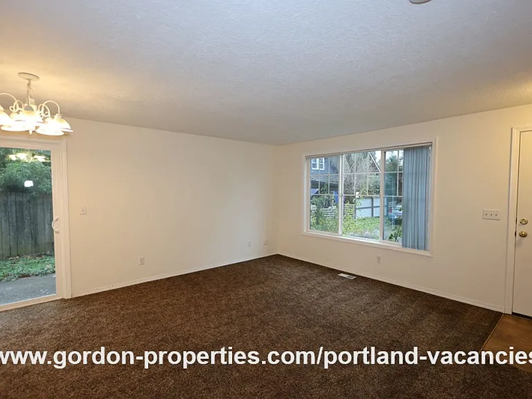 5254 SE 73rd Ave — Photo 3