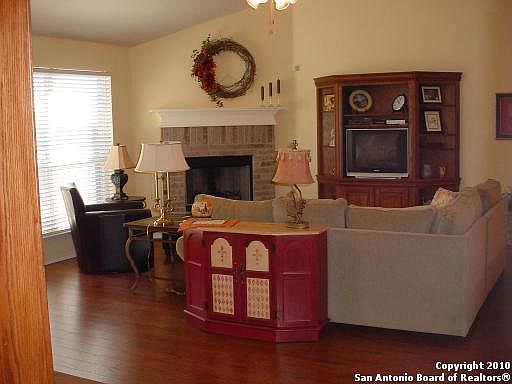 4th image of 1817 Sunspur Dr