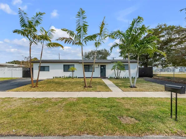 17887 NW 78th Pl, Hialeah, FL 33015