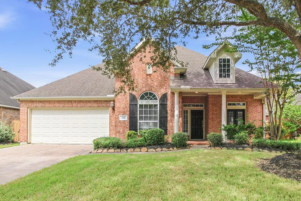 3 bed, 2.5 bath, 2703 sqft, $2,880 — Photo 1