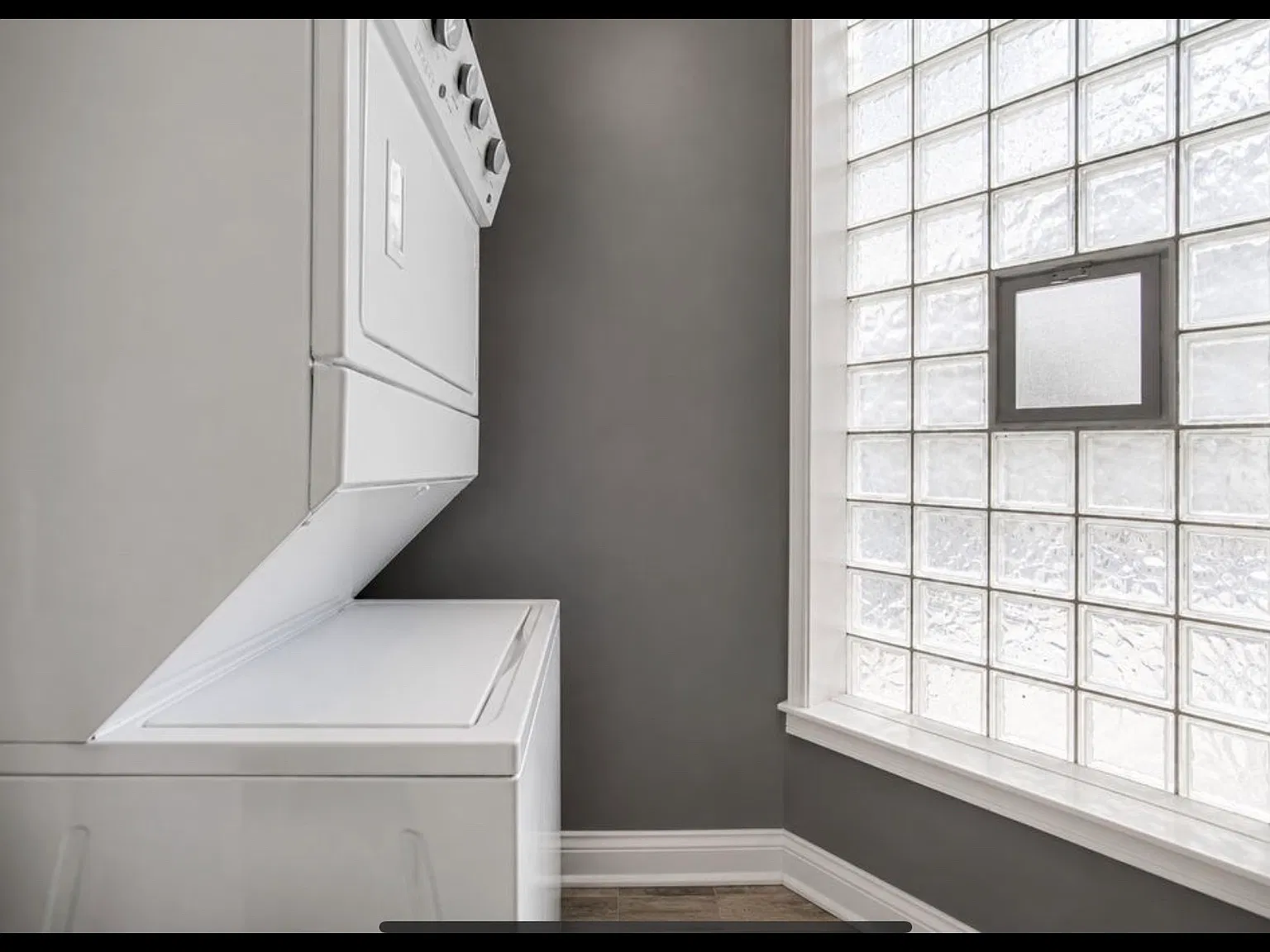 3 bed, 1150 sqft, $1,940 — Photo 3