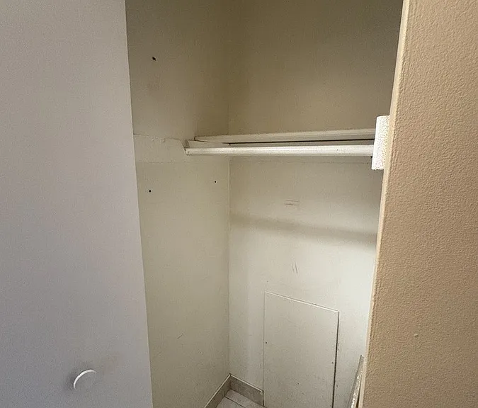 7555 Wyandotte St E #301 — Photo 14