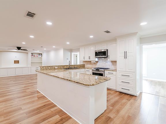 5th image of 301 Estate Dr