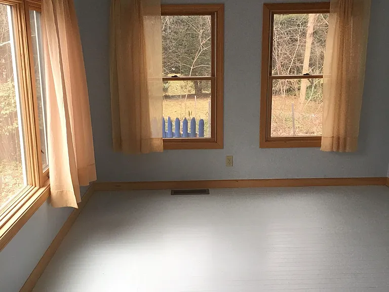 sunny studio that overlooks driveway in front and garden space to the side (10.5' x 13')