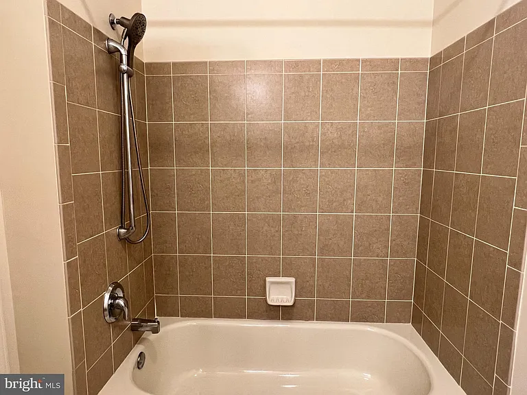 232 Masterson Ct — Photo 16