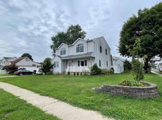 574 Rudwick Pl, East Meadow, NY 11554