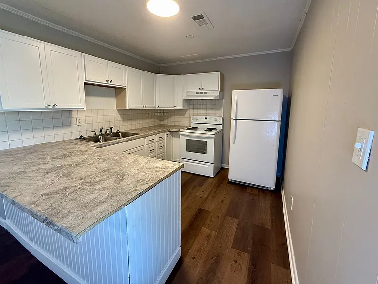 203 N Rogers St — Photo 3