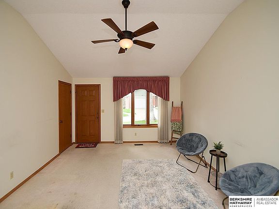 4th image of 5821 Wood Ridge Ct Unit 5