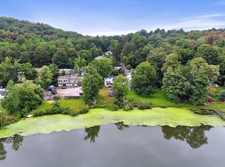 375 E Main St, Jefferson Valley, NY 10535