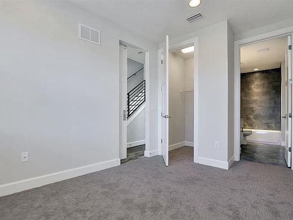 4th image of 401 N Oregon Ave Unit 7